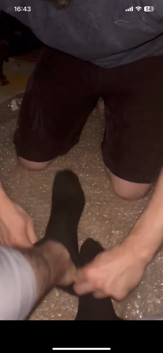 fan_piedgars's tweet photo. 👑 L'heure de se soumettre est arrivé.
Vous cherchez un Cashmaster bien puisant? @raykunns est la pour ça 💪🏽🔥
Ici, le respect se mérite, l'attention se gagne et les soumis servent un vrai boss 💶
Allez vous abonnez et découvrez ce qu'est un vrai boss 🇩🇿😈
#Findom #Cashmaster https://t.co/VJYEmCZuye