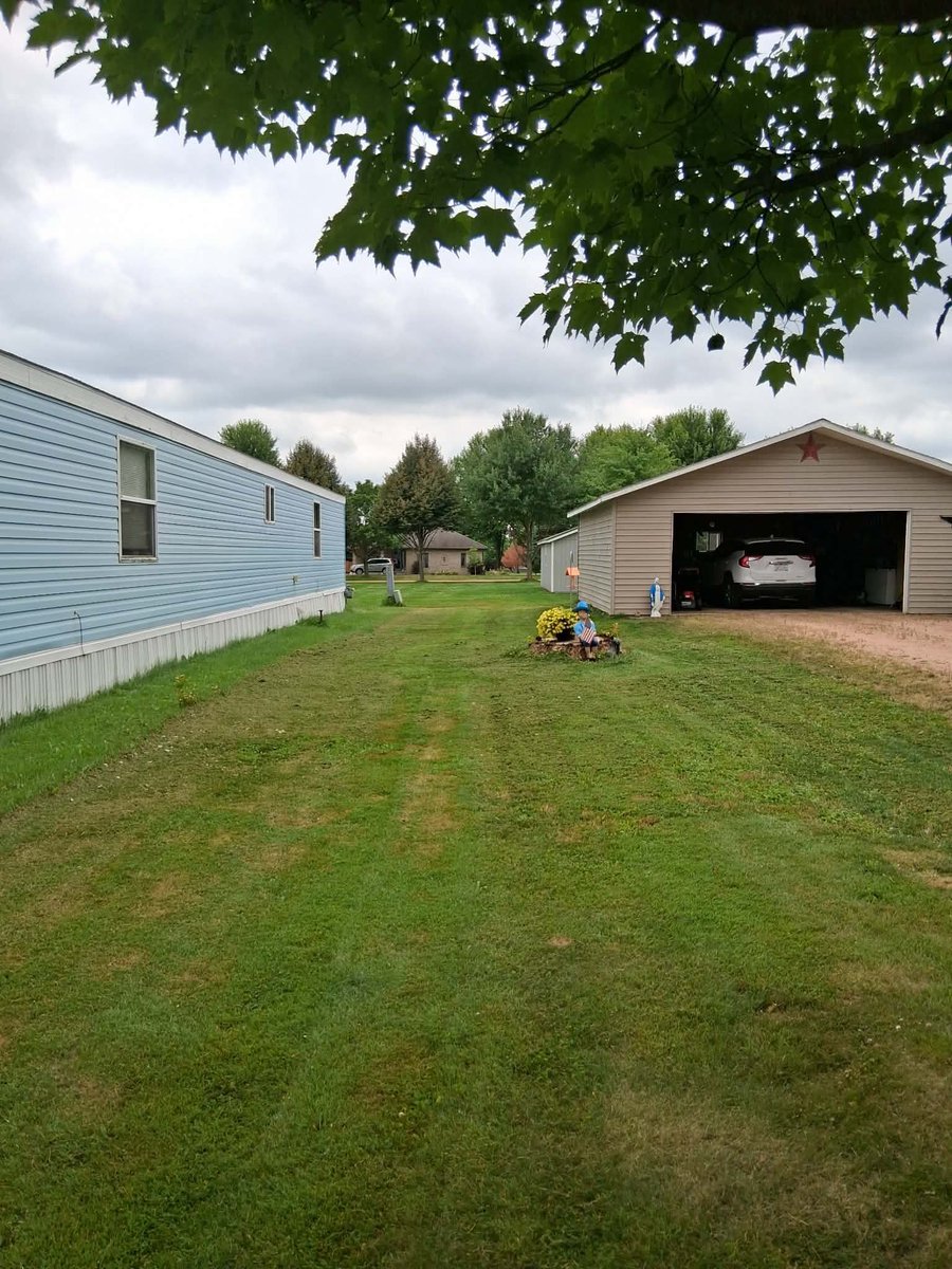 iamrodneysmith's tweet photo. Brian of Colby, Wisconsin who recently completed our 50 yard challenge (I’ll be visiting him  soon with his new equipment), has decided to continue on , taking on one of our special editions for kids who finish the first 50 yards . He has  chosen the 100 yard challenge , 50 free more lawns for the elderly , disabled , single parents and veterans in his city .
This is lawn 51!