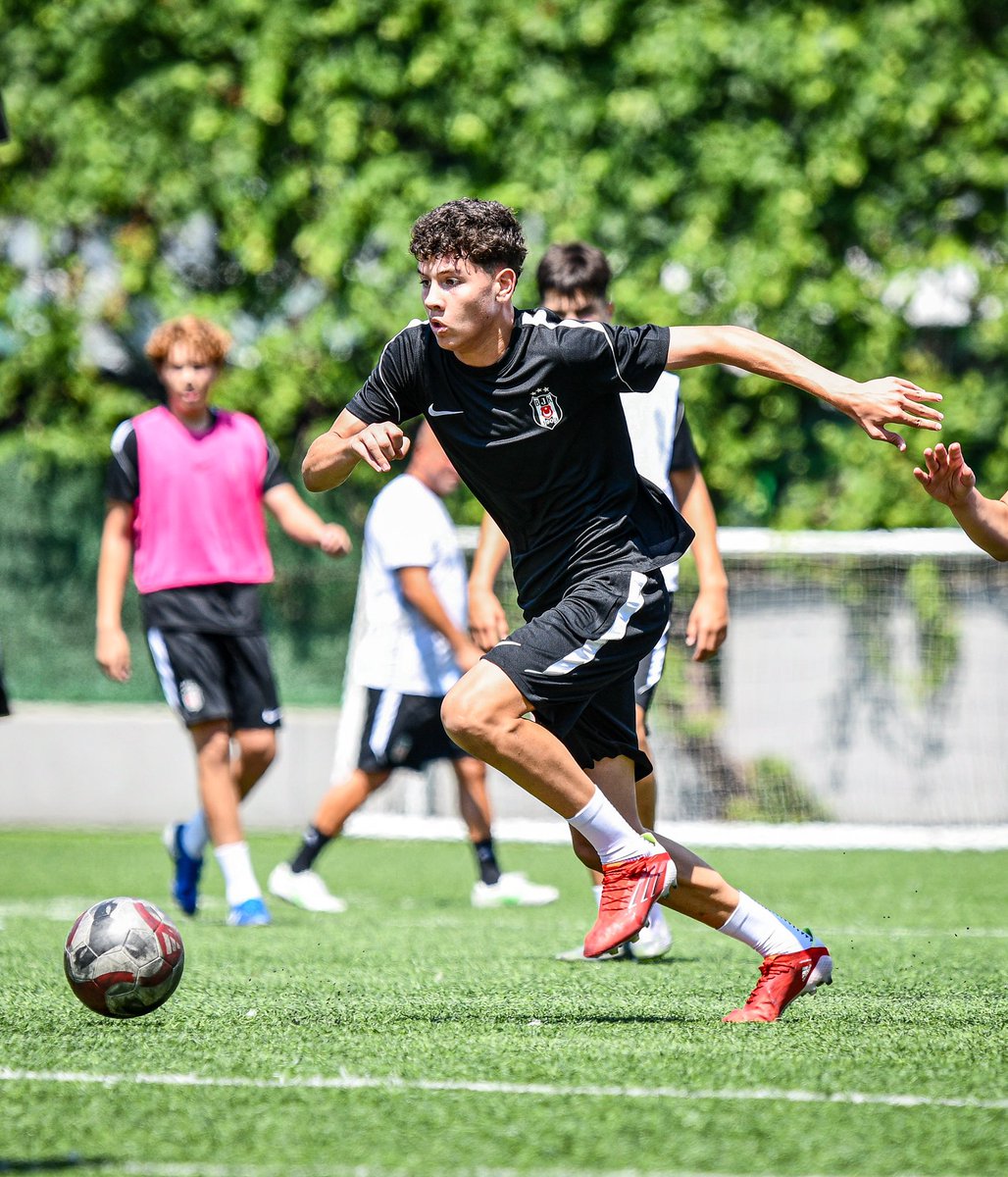 BjkAkademi's tweet photo. U16 Akademi Takımımız yeni sezon hazırlıklarına başladı.💪🏻🦅 https://t.co/6vd1WEN3Bp