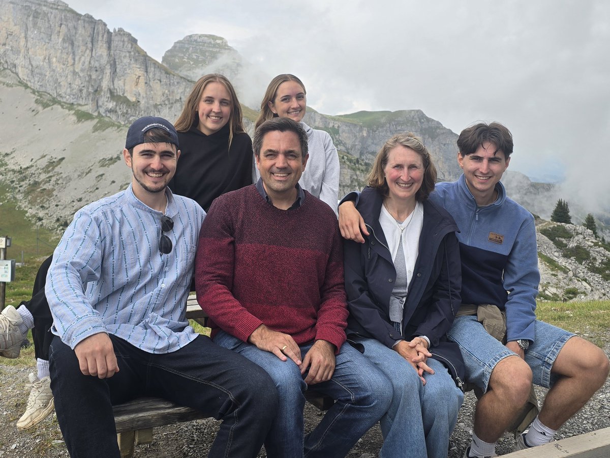 MalteKaufmann's tweet photo. Ein paar freie Tage haben wir als Familie zum Wandern in den Schweizer Alpen genutzt- von Leysin auf den Berneuse und zurück. Wie schön, die herrlichen Natur und die Bergluft zu genießen! ⛰️🏞🌄
#Sommer #Berge #Familie https://t.co/FnB1BDVrtw