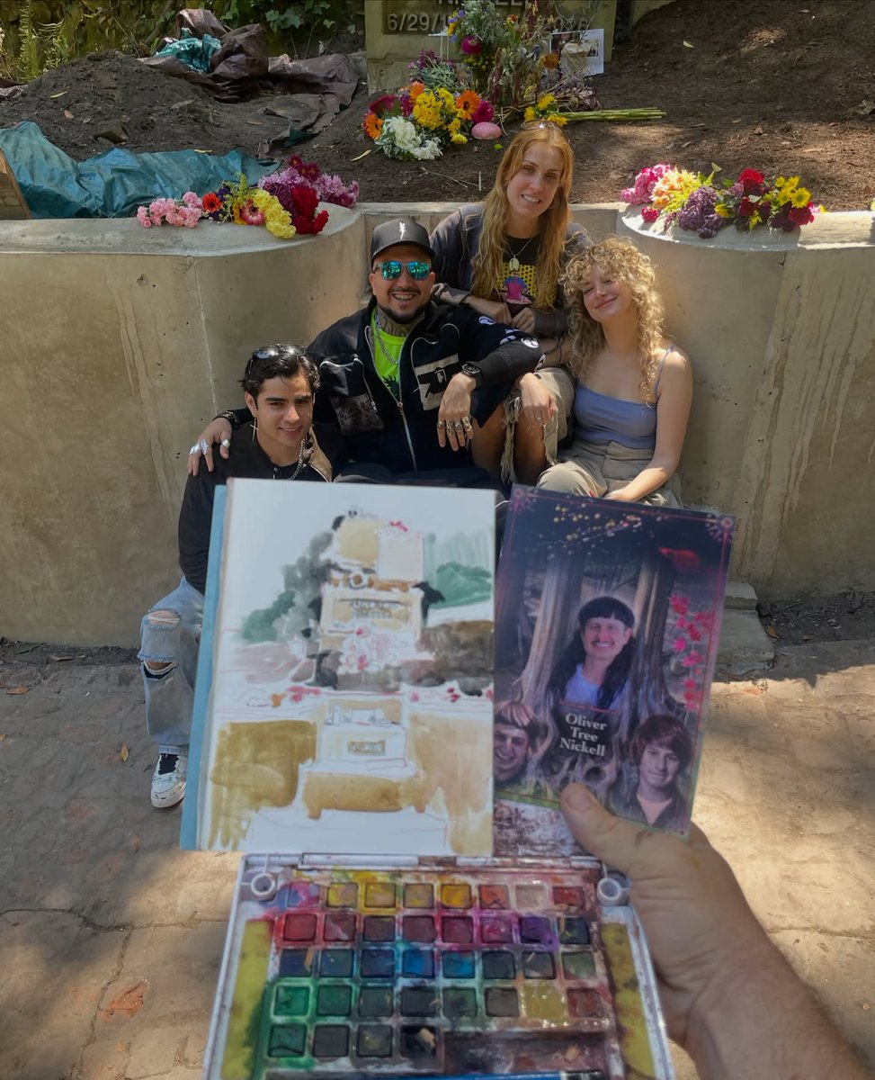 Mariana88224152's tweet photo. Mas fotos de Aarón con amigos de Oliver Tree 🤍 ✨ 

#AaronMercury

https://t.co/0b4IIdqkLt https://t.co/BDZDjynqvA