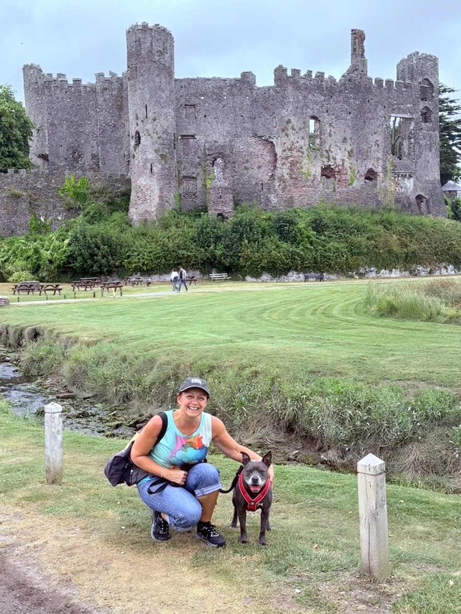 IsaMary2021's tweet photo. This afternoon we visited Laugharne Castle and Dylan Thomas’ boathouse 🏴❤️
#IsaMary #CuteDogs #Wales #Holidogs https://t.co/0deTEWAr7p