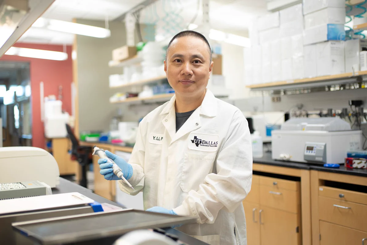 Dr. Yi Li MS’18, who received more than $1 million in grants from the Cancer Prevention & Research Institute of Texas to develop treatments for solitary fibrous tumor, began studying the rare cancer at UT Dallas six years ago as a postdoctoral researcher.