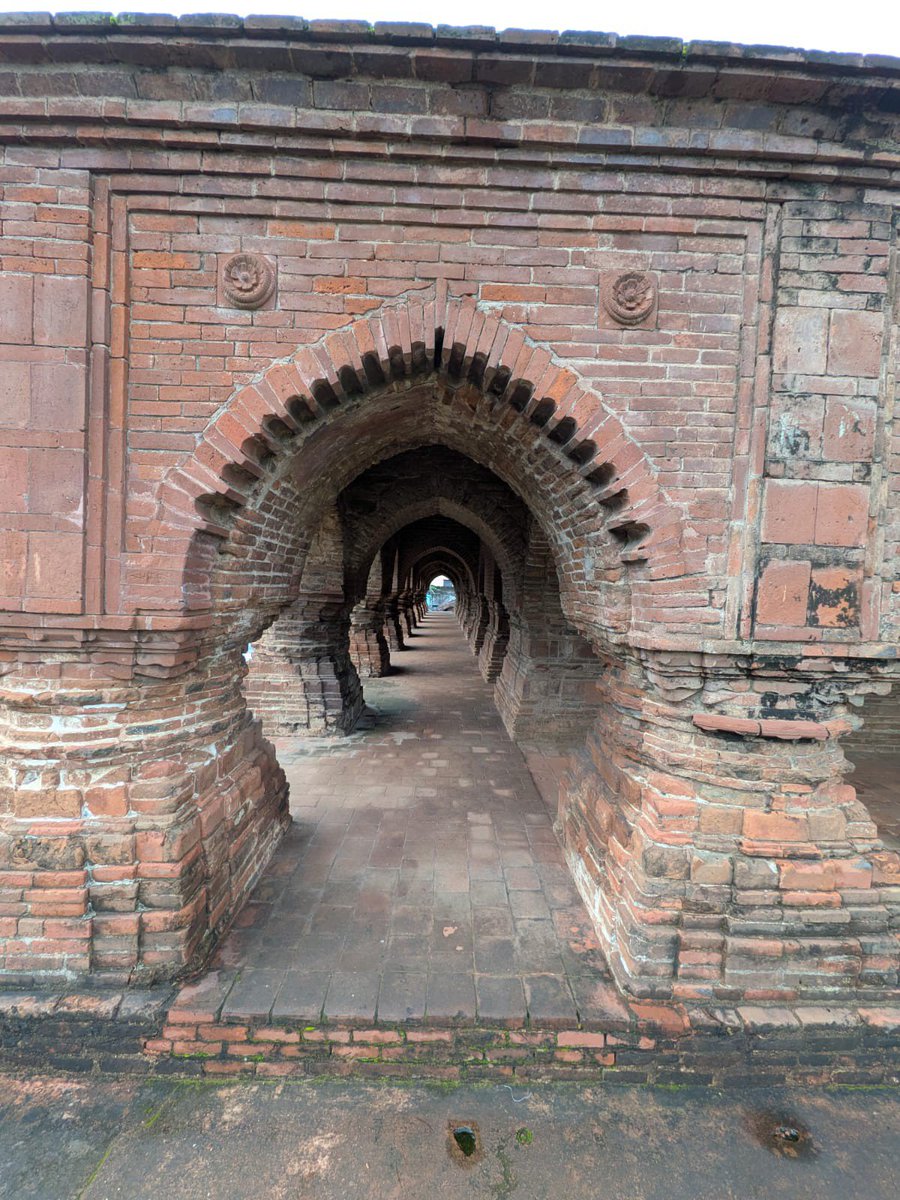 IndiaHistorypic's tweet photo. Corridors of 350 Years Old Rasmancha In Bishnupur West Bengal https://t.co/a20tewTCUF