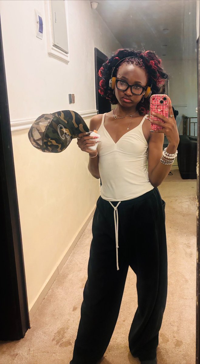 peachdollcore's tweet photo. the cute little minx you’re letting drain your wallets out btw🤭 https://t.co/xqvbvpVcrM