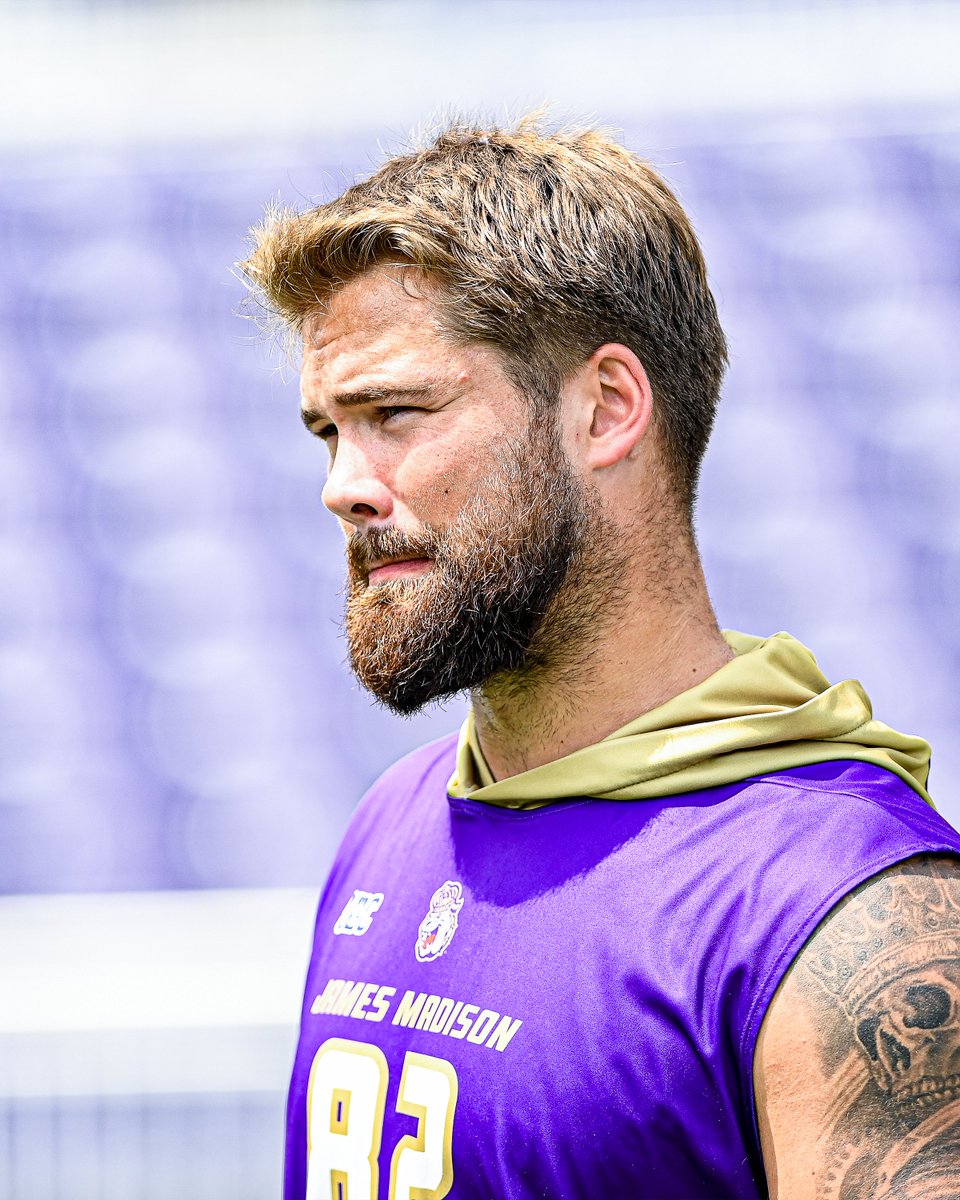 JMUFootball's tweet photo. Beat the heat ♨️

#GoDukes https://t.co/ZMT7TcChOc