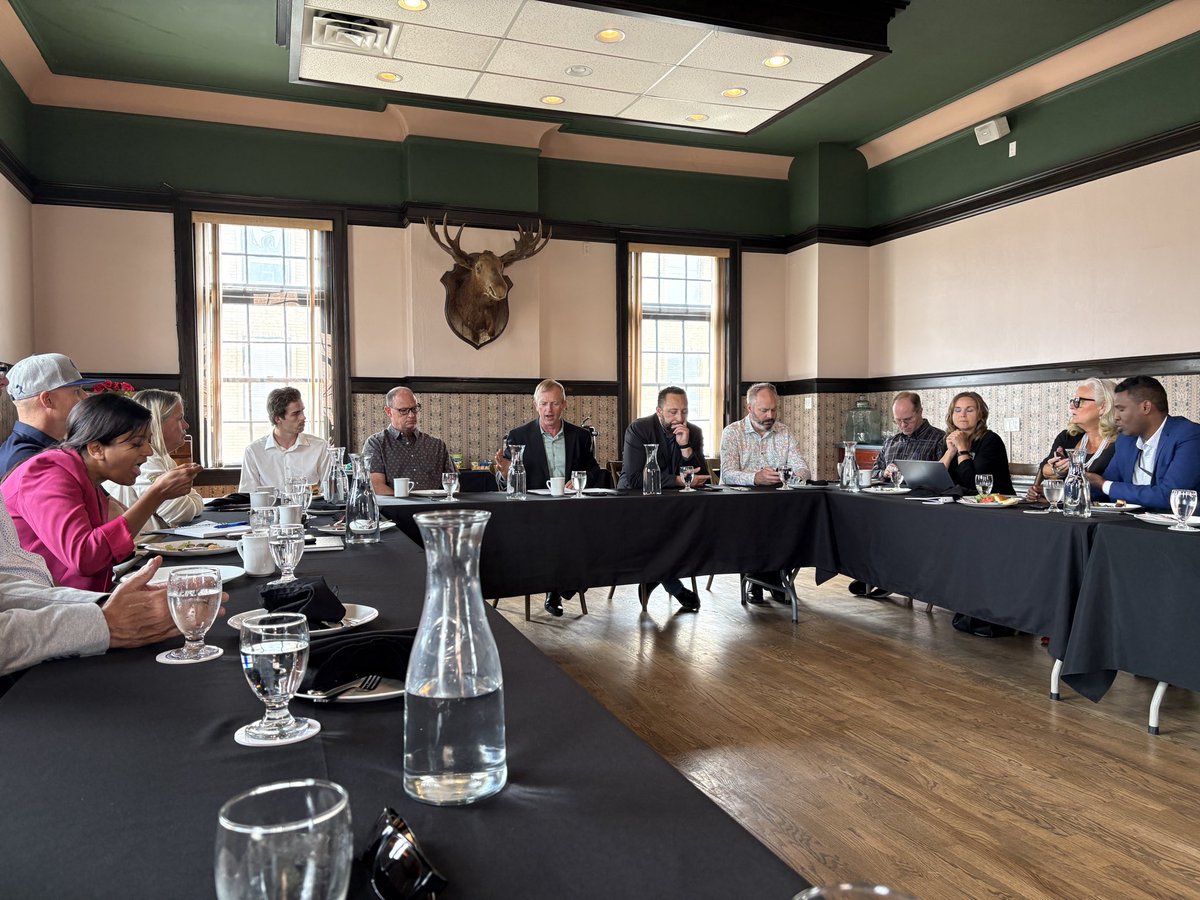 MartinLongUCP's tweet photo. The Medicine Hat Construction Association hosted Minister Wright and I for a roundtable discussion with many of our industry partners in the south east of Alberta.

We had insightful discussions about how to speed up construction and how industry can  work together with government to deliver the critical infrastructure their communities need.