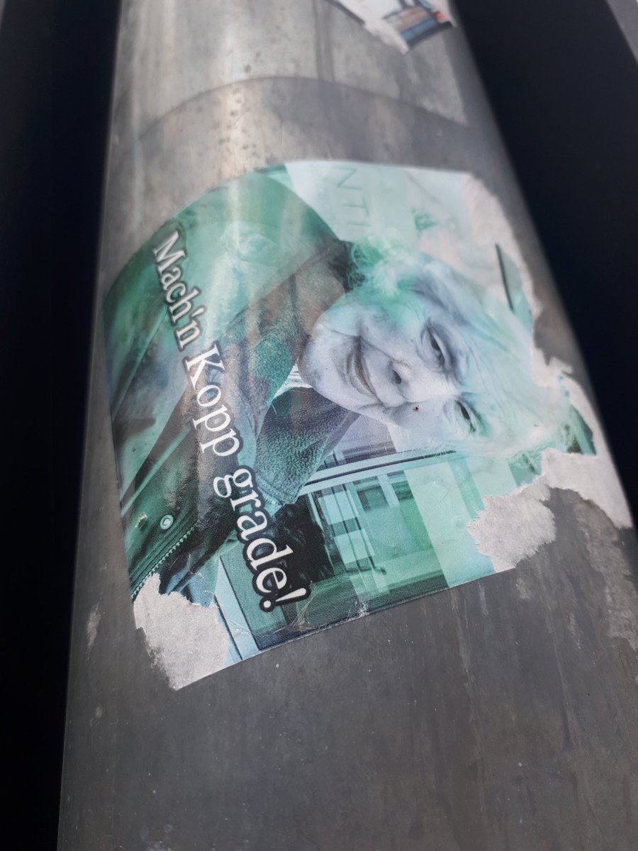 2h_4u's tweet photo. #StreetArt
Fundstück des Tages 💚 &amp; freundlicher Hinweis vom Laternenmast https://t.co/7dBE7v1erP