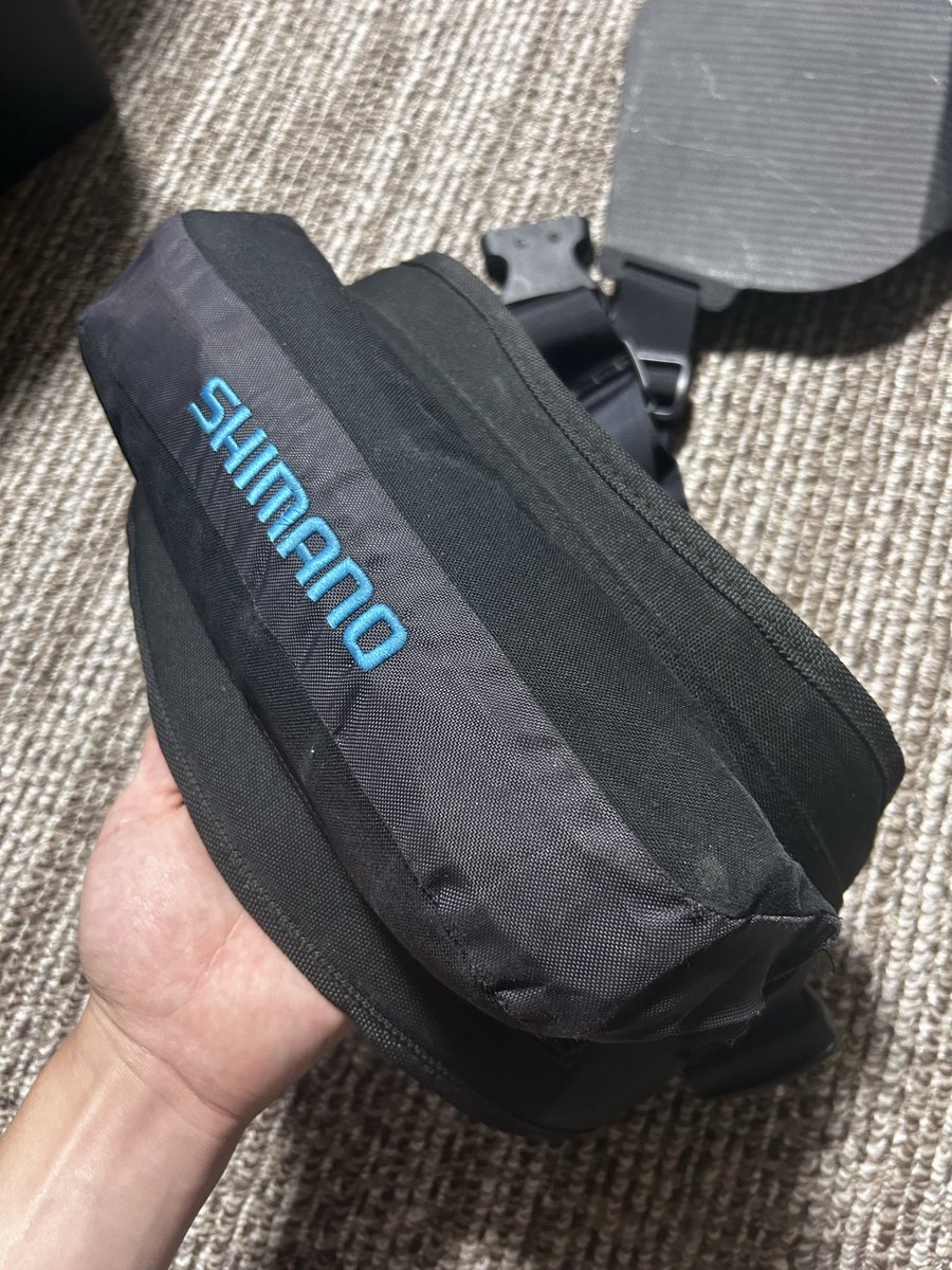KEITA87103904's tweet photo. シマノさんのギンバルからGOOD BAITさんのギンバルに乗り換えたので工作
細身なのでベースをシマノのままにしてベルトは上下逆さまに、切り込みを入れてライジャケベルトで止めれるようにしてバックルを付け替えてよし完成
#goodbait https://t.co/8NfTQ7ST1X