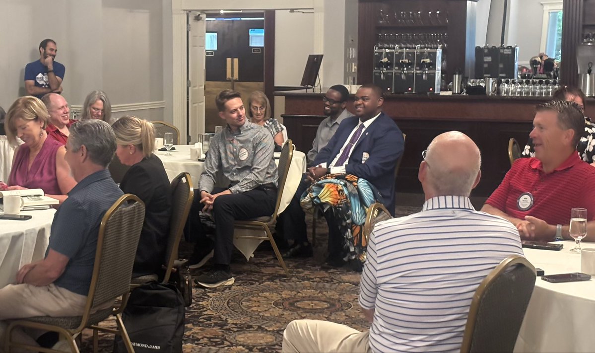 EdMathis_Cre's tweet photo. Started the morning with the Rotary Club of Mason-Deerfield Township and was grateful for the warm welcome. I even got to work on a blanket 😂 it was for a great cause!! 

 #Rotary #ServiceAboveSelf #RotaryMeansBusiness #GreaterCincinnati #Leadership #Collaboration https://t.co/ZFndFXV3TG