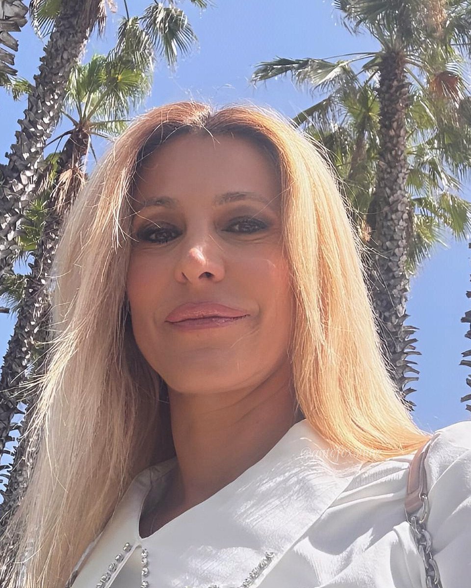 antofoxshine's tweet photo. Quanto mancava la nostra Adri π₯²π₯°
@AdrianaVolpeTV β€οΈπ«
#adrianavolpe #adryfox #antofox https://t.co/o5ZruRYRcI
