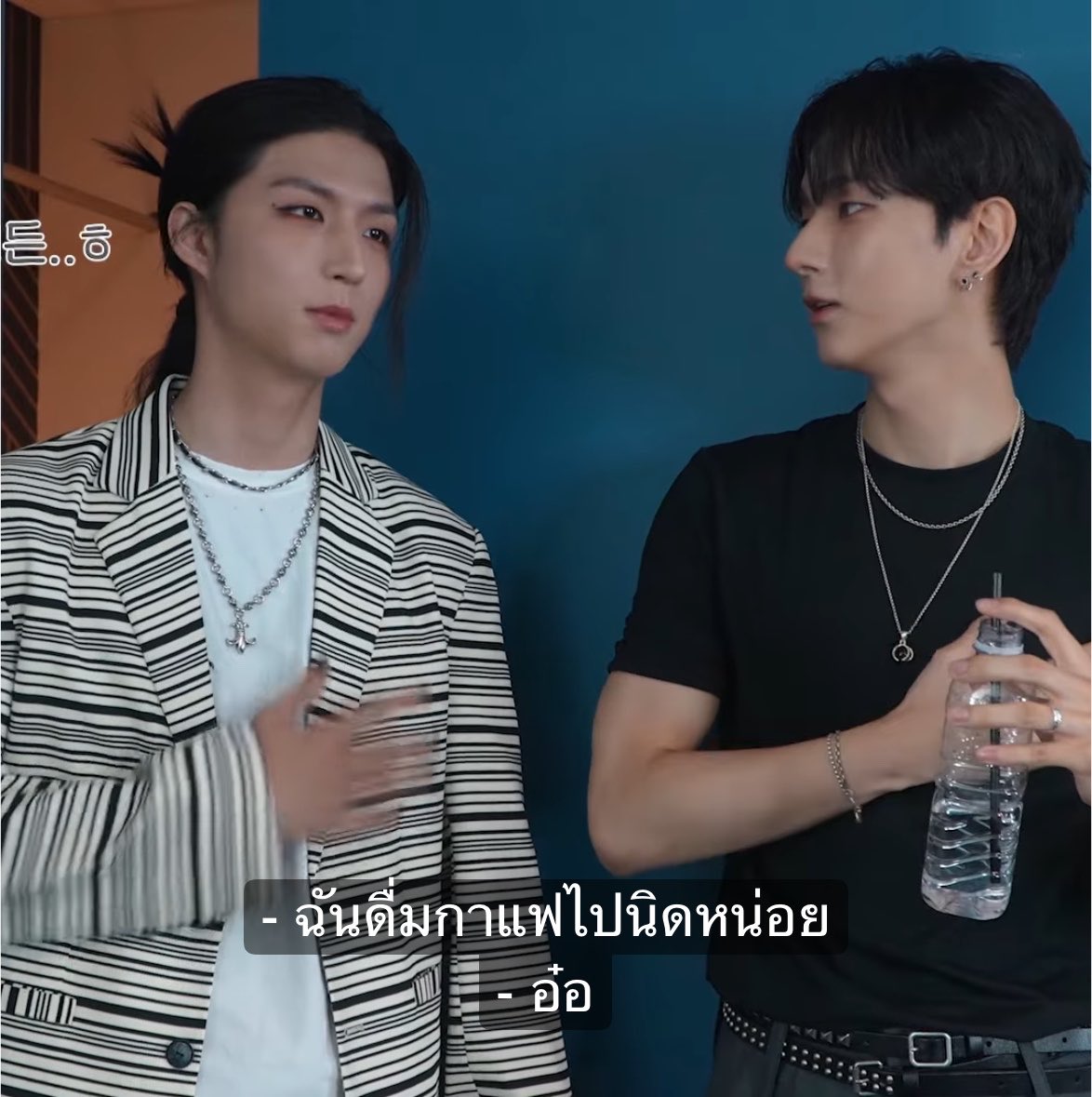 csyhehasagun's tweet photo. อันนี้ตลกอะโอดกำลังพูดเรื่องคอน ละแนนบอกว่าตอนนี้หัวใจเต้นแรง ชั้นก็นึกว่าตื่นเต้น เปล่า กินกาแฟมา 55555555555555555555555 https://t.co/Nq8BDxY3ct