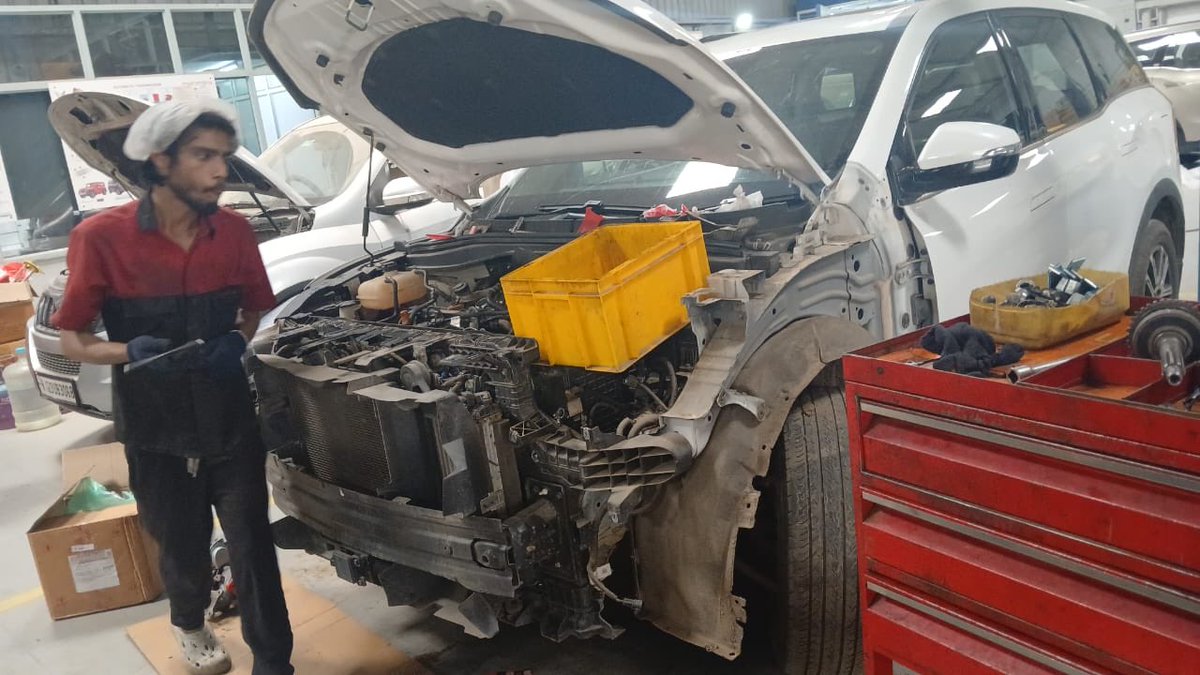 Praburamfm's tweet photo. @anandmahindra @ppsmahindra @Mahindra_XUV7XO @MahindraXUV3XO @Mahindra_Auto @PMOIndia @TVKVijayHQ @TVKHQITWingOffl @anandmahindra Engine fails again again and repairs cars like a garbage am totally disappointed for being 10 years customer to you check my history and we whole family depressed https://t.co/GfJWI5Xl0K