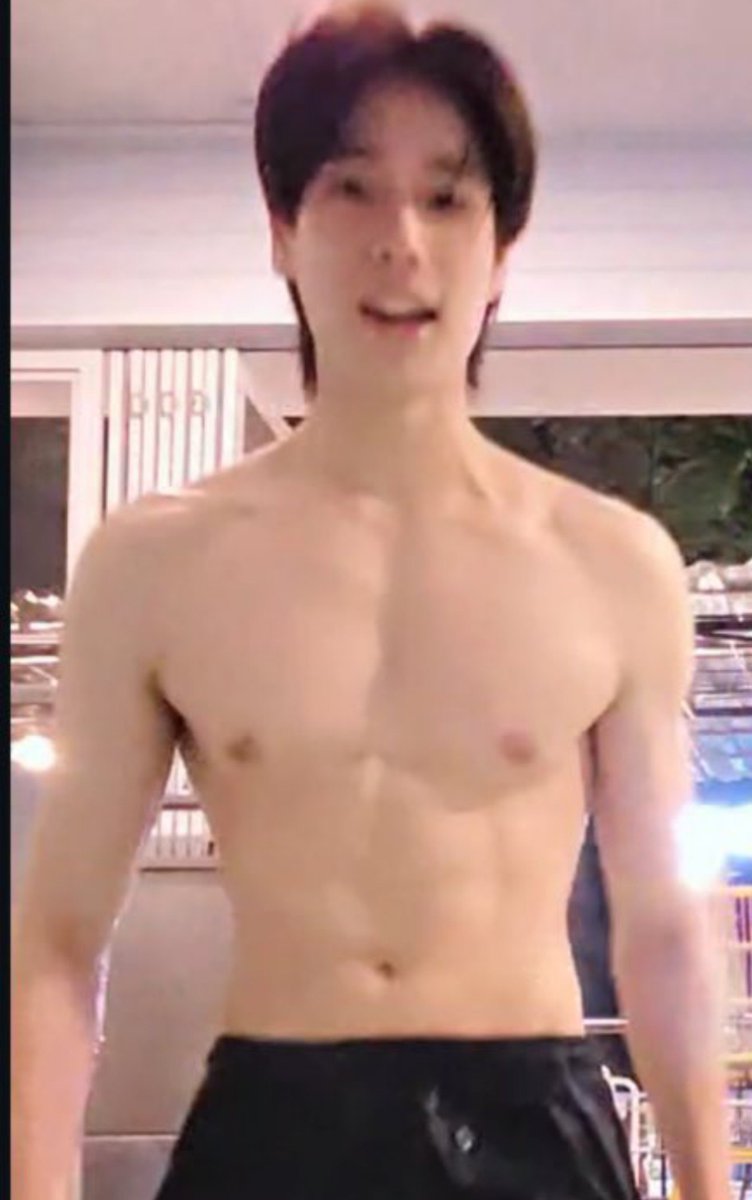 itsshoonie's tweet photo. Time to bring back this phuwintang pic that caused a whole fd nosebleed ☝️

#phuwintang https://t.co/fPu7rAbSkz