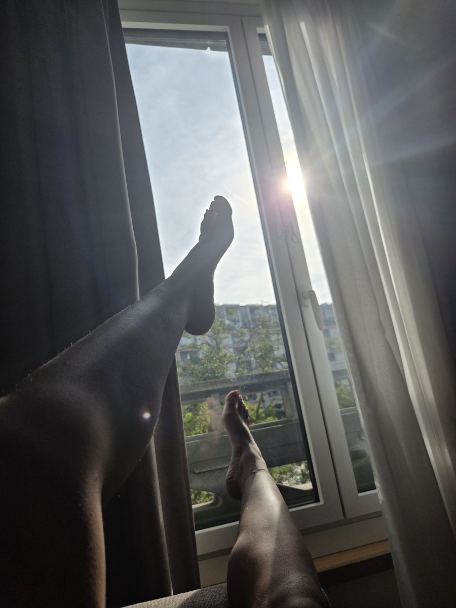 LisAphrodite972's tweet photo. ☀️ July photo dump👣📸

Subfunded life edition 🖤 https://t.co/qQdAX0aMy5