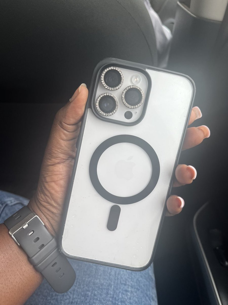 EiiScanty's tweet photo. a company driver found this phone on the floor 5days ago. kindly retweet to find the owner. https://t.co/bmCIjErwaK