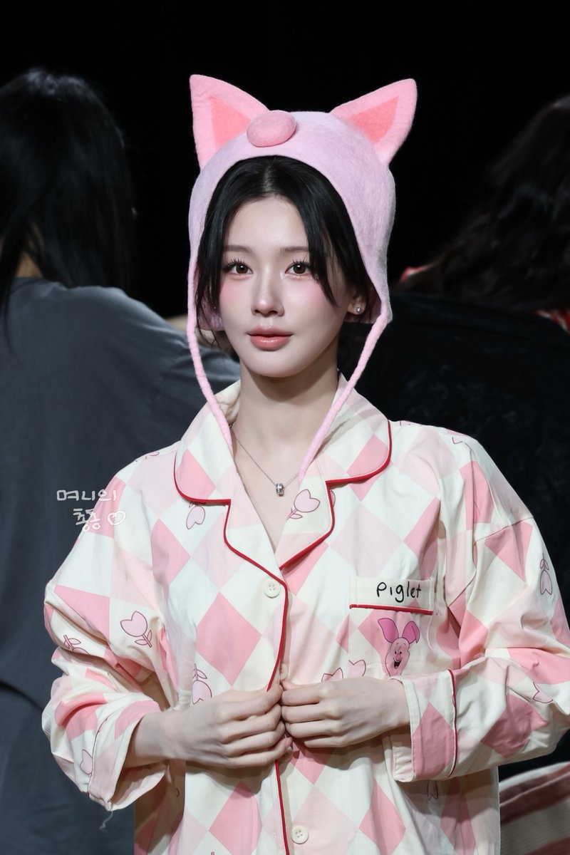 dbfudm's tweet photo. 이 돼지 뭐죠?!?! https://t.co/xeczajH070