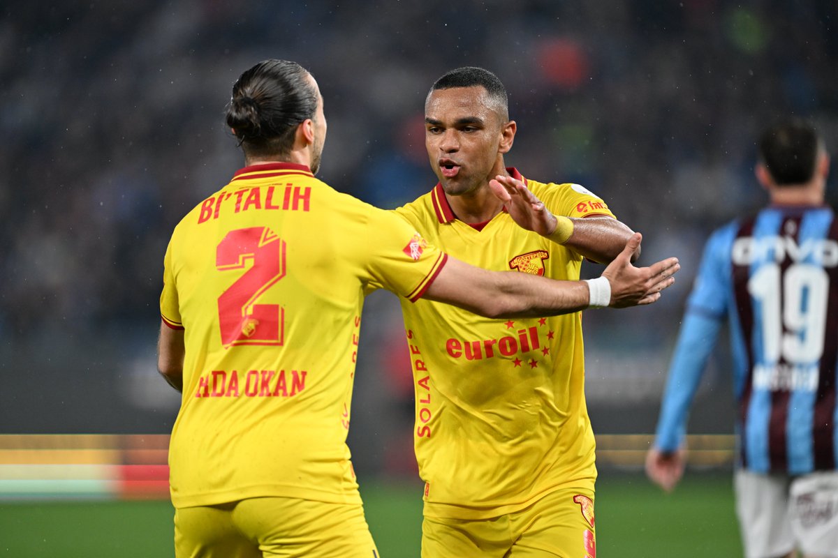 buzzspor's tweet photo. Göztepe SK:

Emersonn + Juan + Romulo + Olaitan

Alış: 9.5 milyon euro
Satış: 49 milyon euro https://t.co/4doJLrM41q