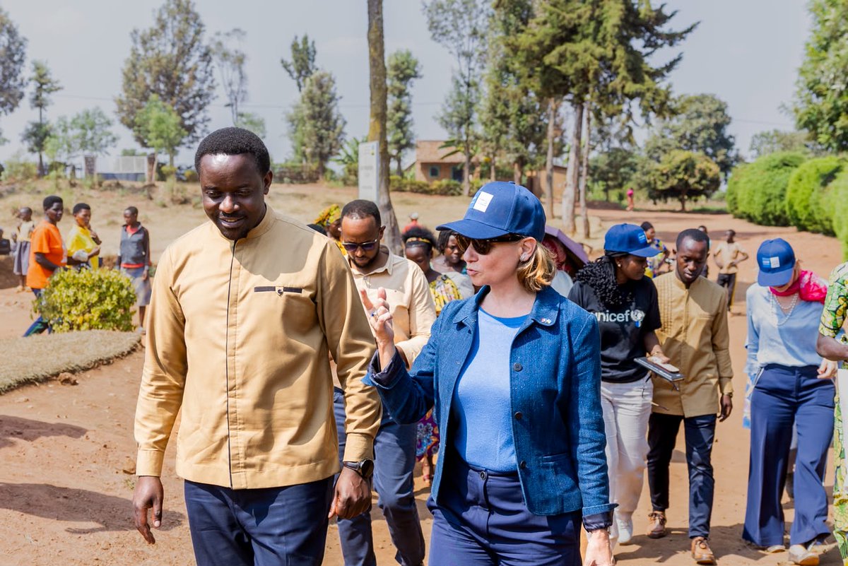 unicefrw's tweet photo. Yesterday, the Ambassador of France to Rwanda @AurelieRG visited UNICEF-supported initiatives in @Gicumbi_Rwanda, where she observed child growth monitoring, nutrition counselling &amp; maternal and child health services before serving a nutritious meal to children at an ECD centre. https://t.co/5QprSH5jJo