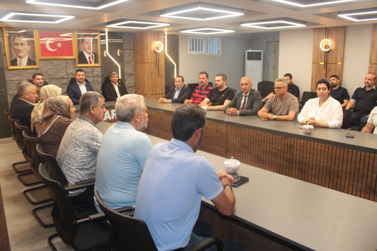 Karakopruak's tweet photo. İlçe Başkanımız Sn. Av. Orhan Çelik’in başkanlığında; İlçe Koordinatörümüz Sn. Ali Demir, ve Gençlik Kolları Başkanımız Sn. Fatih Bozdağ’ın katılımlarıyla haftalık Yönetim Kurulu Toplantımızı gerçekleştirdik.
Türkiye Yüzyılı hedeflerimiz doğrultusunda istişare ettik, yol haritamızı güçlendirdik, hedeflerimizi netleştirdik. Güçlü teşkilat, güçlü Karaköprü, güçlü Türkiye.
@RTErdogan
@bybekirbozdag
@abuyukgumus @hakanaksu058
@farukaytek @milhamigunbegi @avorhancelik @AliDemir8914344  @FBozdag63