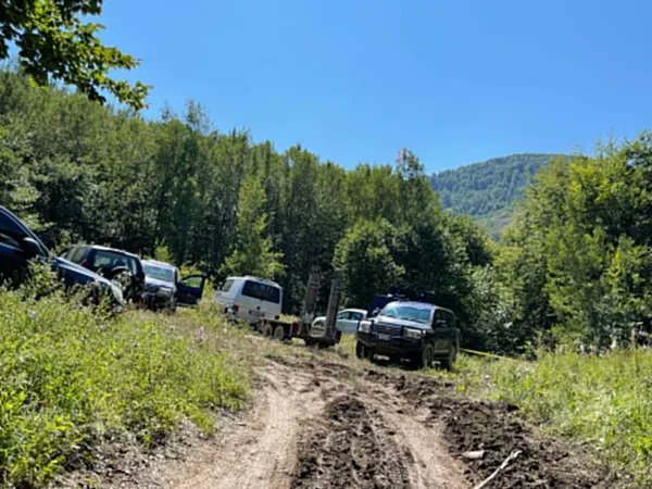 admirim's tweet photo. Kosovo authorities have begun excavating a suspected wartime mass grave in the north of the country, where remains and clothing have already been found.

In 1999, the Serbian regime carried out an organized operation to conceal war crimes by moving bodies to mass graves. https://t.co/h9DmhClygn