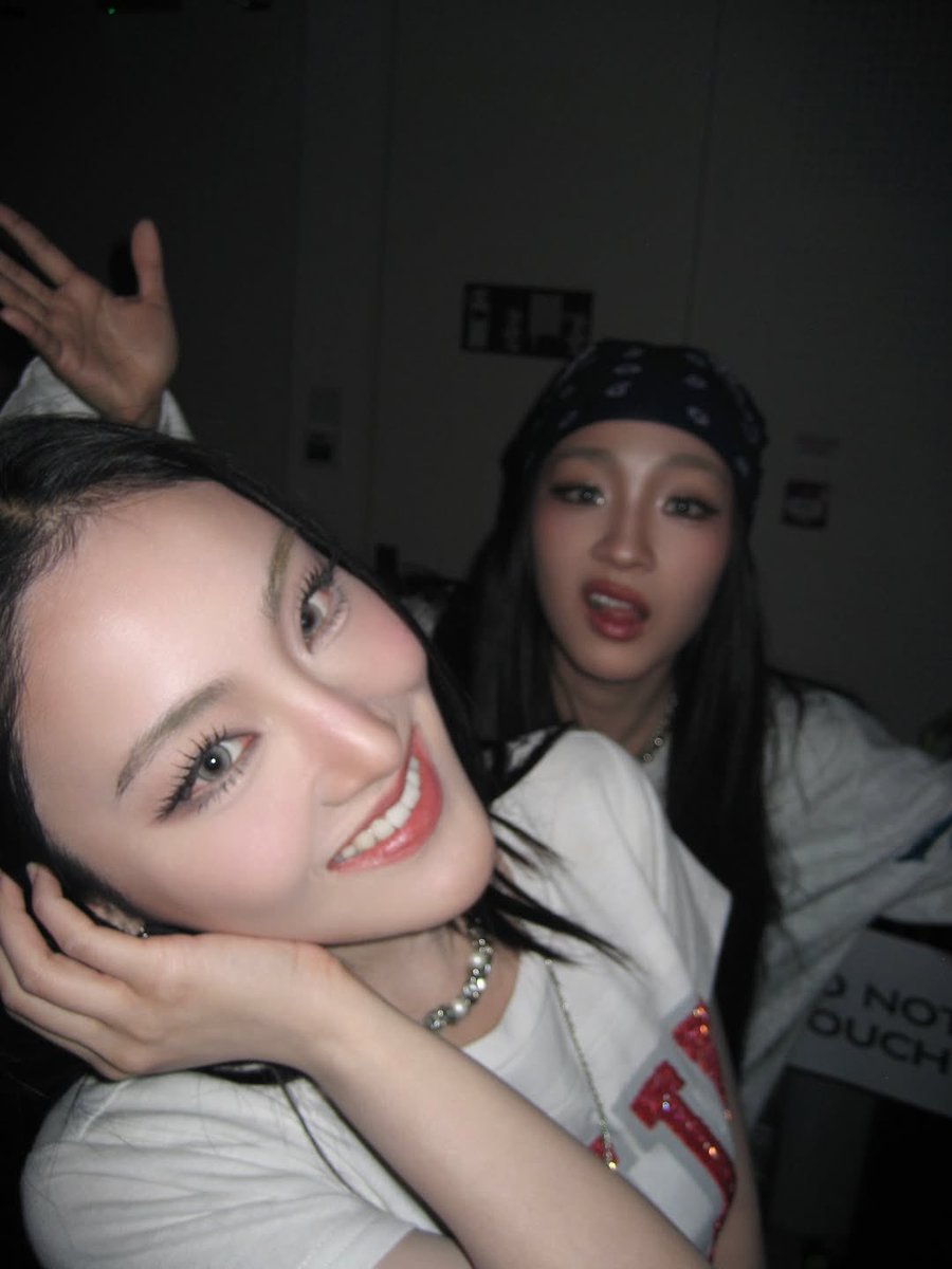 ZetFANY's tweet photo. ขนาดเรายังคิดถึง พฝ เลยอะ แกว่า พฝ เค้าจะคิดถึงกันปะ แยกย้ายไปทำงานขนาดนี้ ตี๋มานจะอยู่ยางงัย พี่คนสวยเค้าไปทำงาน ตี๋หงอยมั้ย ตี๋อยู่ด้ายอ๊ะป่าว ตี๋จาแงแงมั้ยพี่เค้าม่ายอยุ่ :< ตี๋ฮึบๆ น้า เดะก็มีงานวงแล้ว เดะได้เจอพี่คนสวยแล้วน้า https://t.co/XspdYwDSc2