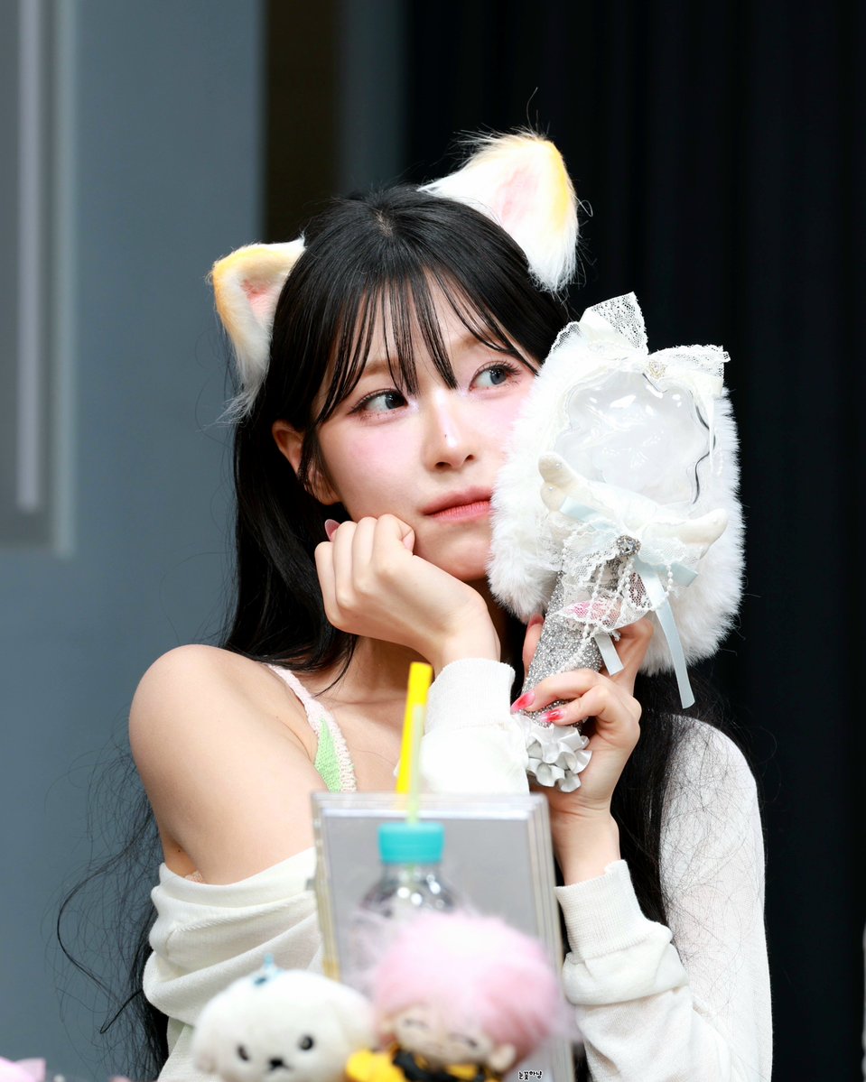 SnowBloom_'s tweet photo. 26.07.25 비트로드 팬싸인회 

내가봤어.. 꼬리 9개 달려있는거..

#fromis_9 
#프로미스나인 
#백지헌 https://t.co/4cdoKzRcz5