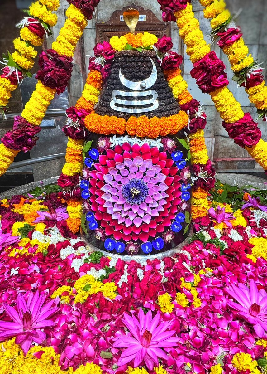 piyushfofandi's tweet photo. श्री अहल्याबाई मंदिर, 
प्रभासक्षेत्र - गुजरात (सौराष्ट्र)
दिनांक: 28 जुलाई 2026,  
आषाढ शुक्ल चतुर्दशी - मंगलवार
सायं श्रृंगार https://t.co/1MSd3DfRju