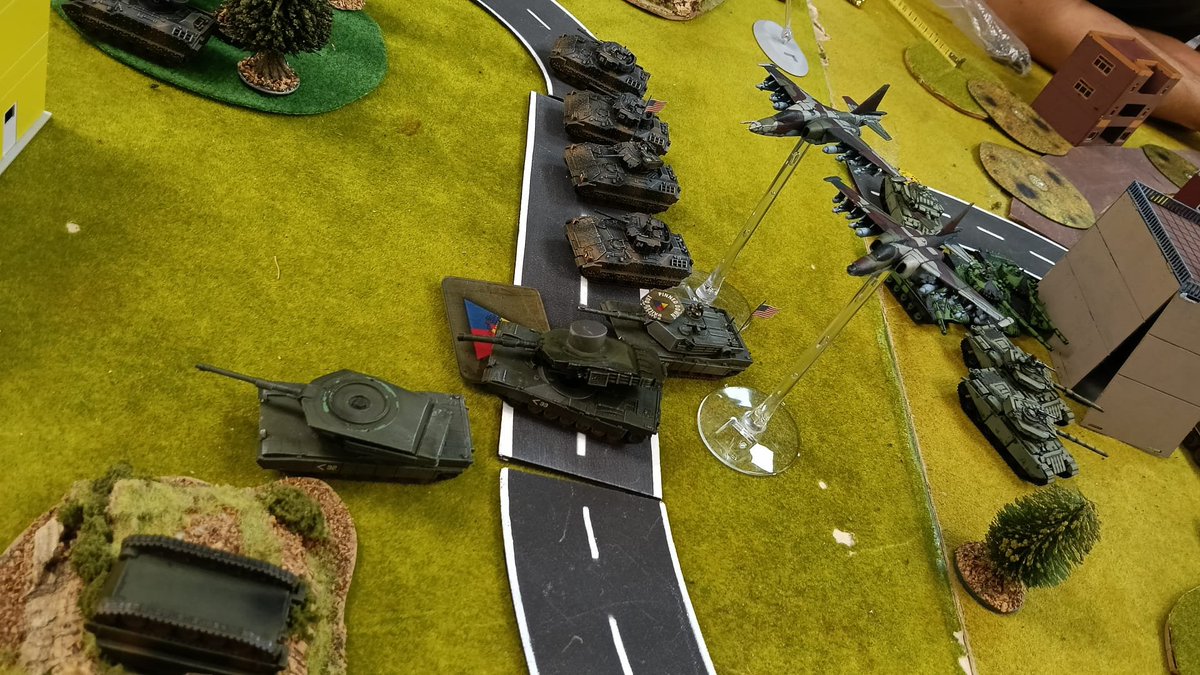 ClubDreadnought's tweet photo. Todos los fines de semana disfrutamos jugando a Flames of War y/o Team Yankee en el Club Dreadnought. Nuestros socios no paran y siempre están dispuestos a conocer nuevos adversarios. 🫡

#clubdreadnought #fow #teamyankee #battlefront #15mm https://t.co/FYIgMPllxm