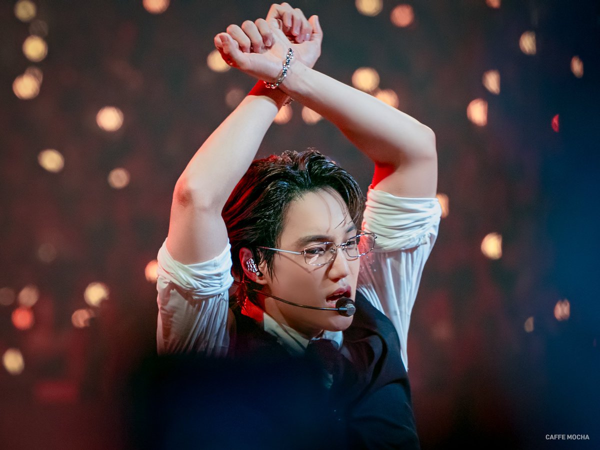CaffeinMocha's tweet photo. 260719 EXO PLANET #6 ‘EXhOrizon’ in Kaohsiung

KAI,
No more words 

#EXO #엑소 #카이 #KAI
#EXhOrizon https://t.co/rIKHlxIYje