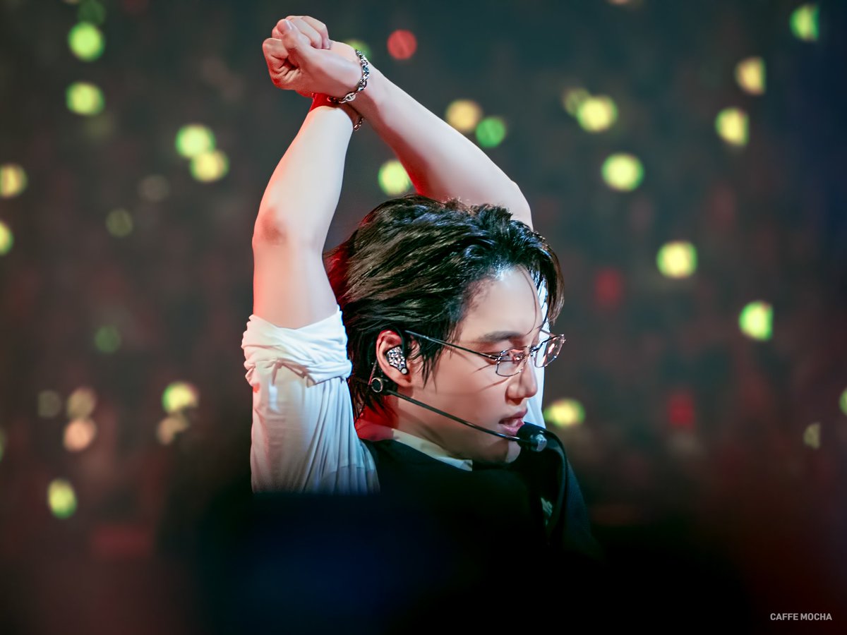 CaffeinMocha's tweet photo. 260719 EXO PLANET #6 ‘EXhOrizon’ in Kaohsiung

KAI,
No more words 

#EXO #엑소 #카이 #KAI
#EXhOrizon https://t.co/rIKHlxIYje