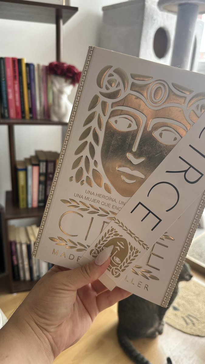 miasr444's tweet photo. Es la primera vez que leeré una novela, pues siempre he pensado que las novelas suelen caer en puro romanticismo disfrazado o alejarse demasiado de la realidad.

Sin embargo, Circe llamó mi atención por alguna razón, y espero descubrir el porqué. 📖✨

Bonito día 💋 https://t.co/gSCRLJE6j0