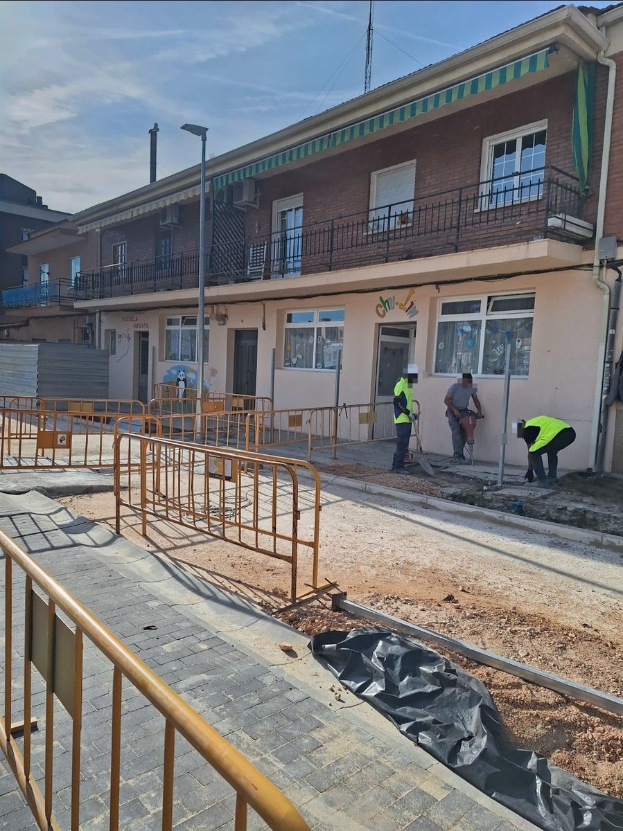 MasSanFer_'s tweet photo. La tragedia vuelve a golpear a varias familias tras la declaración de ruina de sus viviendas y negocio. 
Todo nuestro cariño. Estamos a vuestra disposición. 
La @ComunidadMadrid no puede obviar sus obligaciones con ellos/as por la nefasta gestión de la #linea7b 
Basta de maltrato https://t.co/x1PtZErinR