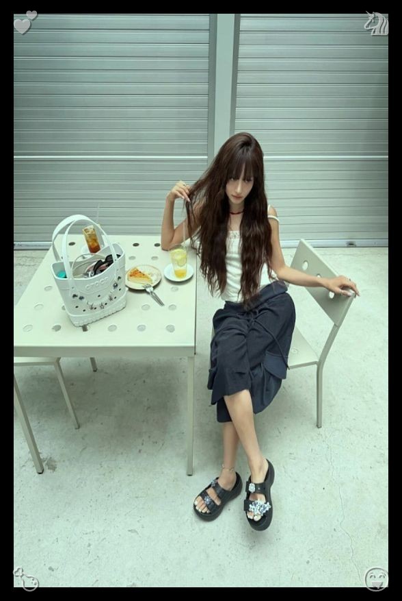 precioussip's tweet photo. 🏠Always live with a grateful heart from now on.618175Kael collapsed onto the ground, blood pooling across the linoleum, while Elara rose, cleaning her gun with a napkin before letting it fall onto the table—no reason to conceal it, no need to flee, for she had nothing left to https://t.co/sjOMjny5X9