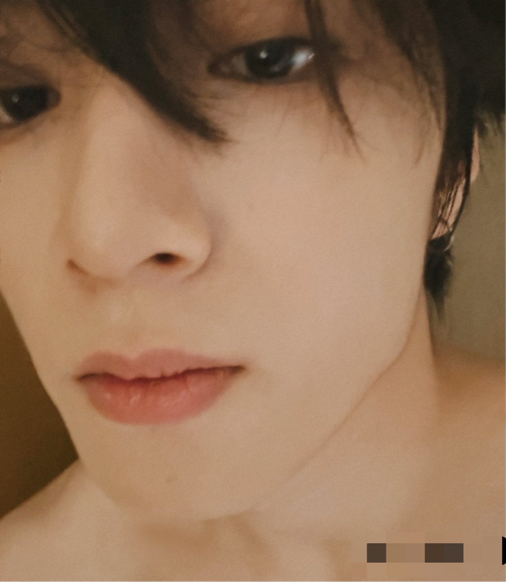 Ruooottng's tweet photo. 不发下半身完全因为轩轩正在吃宵夜 这对死基佬每次���唱会前都特别放纵特别涩情😂五一联排轩轩坐都坐不下现在只能期待明天宋轩走路姿势了 https://t.co/4fIEU8Xyt8