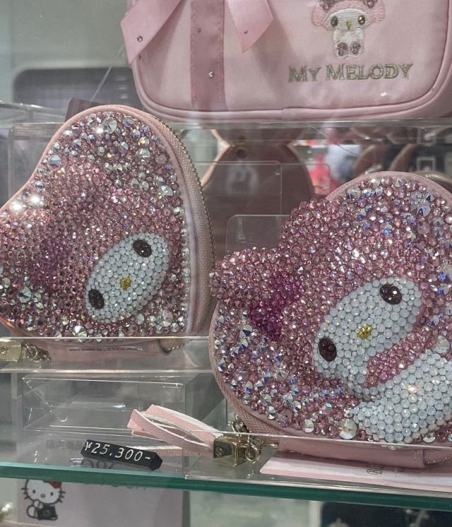 lapafaits's tweet photo. i love bedazzled my melody things https://t.co/6HQ8zeFtQk