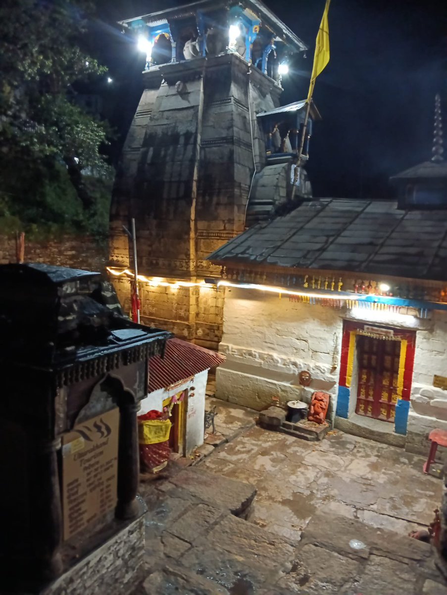 iam_Divya7's tweet photo. त्रियुगीनारायण मंदिर 🙏 

#GodNightTuesday https://t.co/AlfA9DXjF1
