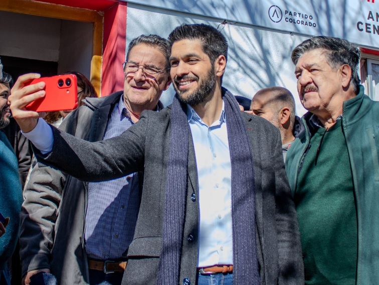 CronicasDelEste's tweet photo. PROBLEMAS PARA OJEDA: DEBERÁ DAR EXPLICACIONES A LA JUTEP POR ESCRITO PRESENTADO EN FISCALÍA TRAS DENUNCIA DE CORRELIGIONARIO
https://t.co/8cIRigq9wB https://t.co/ksP4lDknEV
