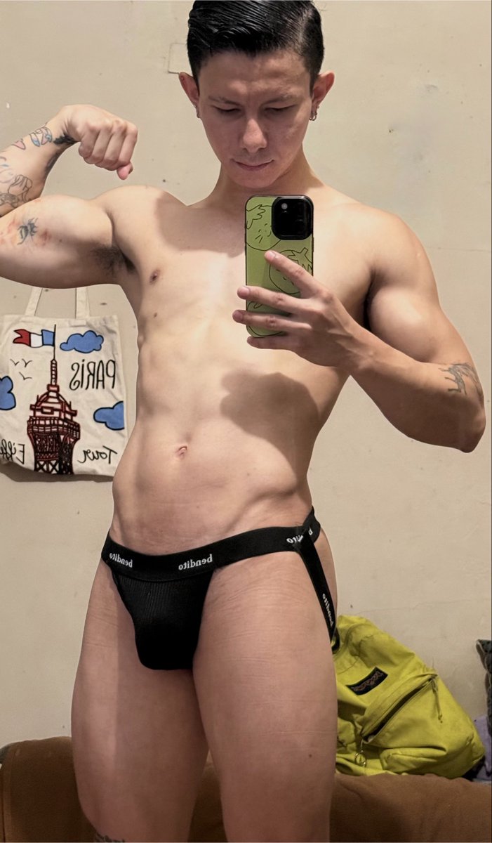 lecheconneskuit's tweet photo. cual les gusta más?🫢 https://t.co/ruuQQQdOp3