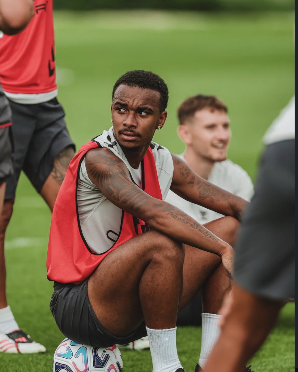 MegaPSG_'s tweet photo. 🔴🔵 Le PSG est en embuscade dans le dossier Eli Junior Kroupi 🇫🇷 et avance dans l’ombre. (@Tanziloic) https://t.co/WKIzupxjoA