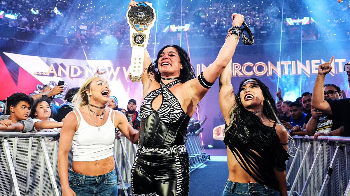 WWEDeutschland's tweet photo. #AndNew! @RaquelWWE ist neuer WWE Women's Intercontinental Champion! ✨ @YaOnlyLivvOnce @roxanne_wwe #WWERaw https://t.co/h8AqEiXnw2