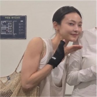 lovesonee's tweet photo. ���가 내 페라리에 기스냇어………………ㅠㅠ https://t.co/SLwIeN7yZB