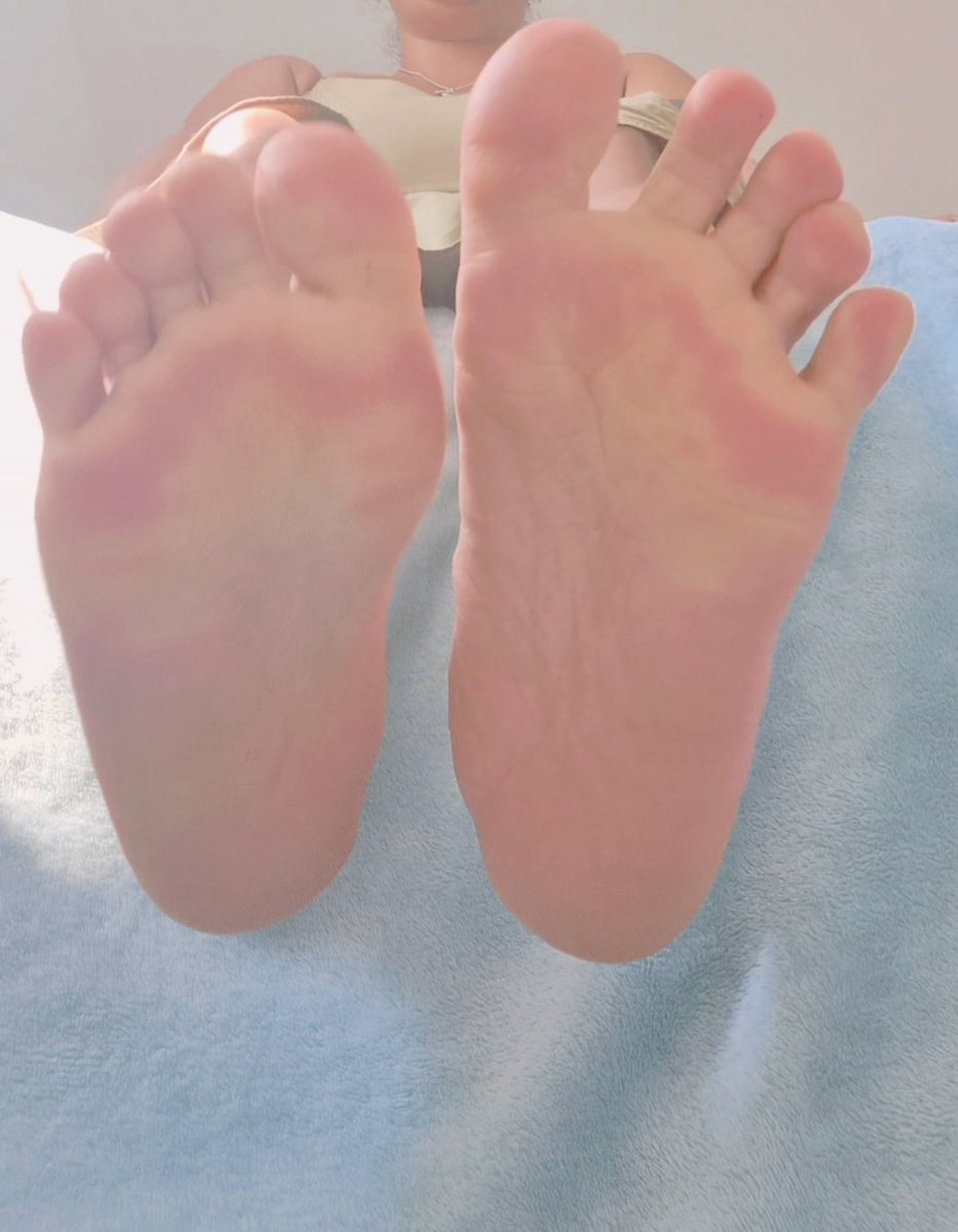 LaMamaMango's tweet photo. Hello X! Here to share my tootsies with you and remind you of your place beneath me🥰 https://t.co/G7j1NxvxVk