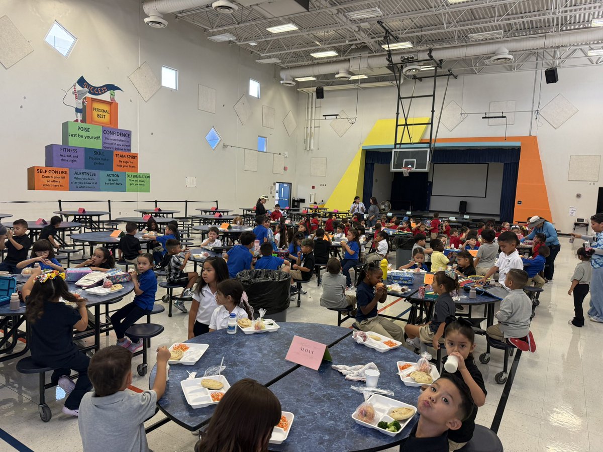 JonFlores_EP's tweet photo. Day 2 and our PK and kinder scholars is running smoothly. Thank you ILT and Lunch monitors for all you do! #BuildingExcellenceTogether https://t.co/aNFwFC2Xu4