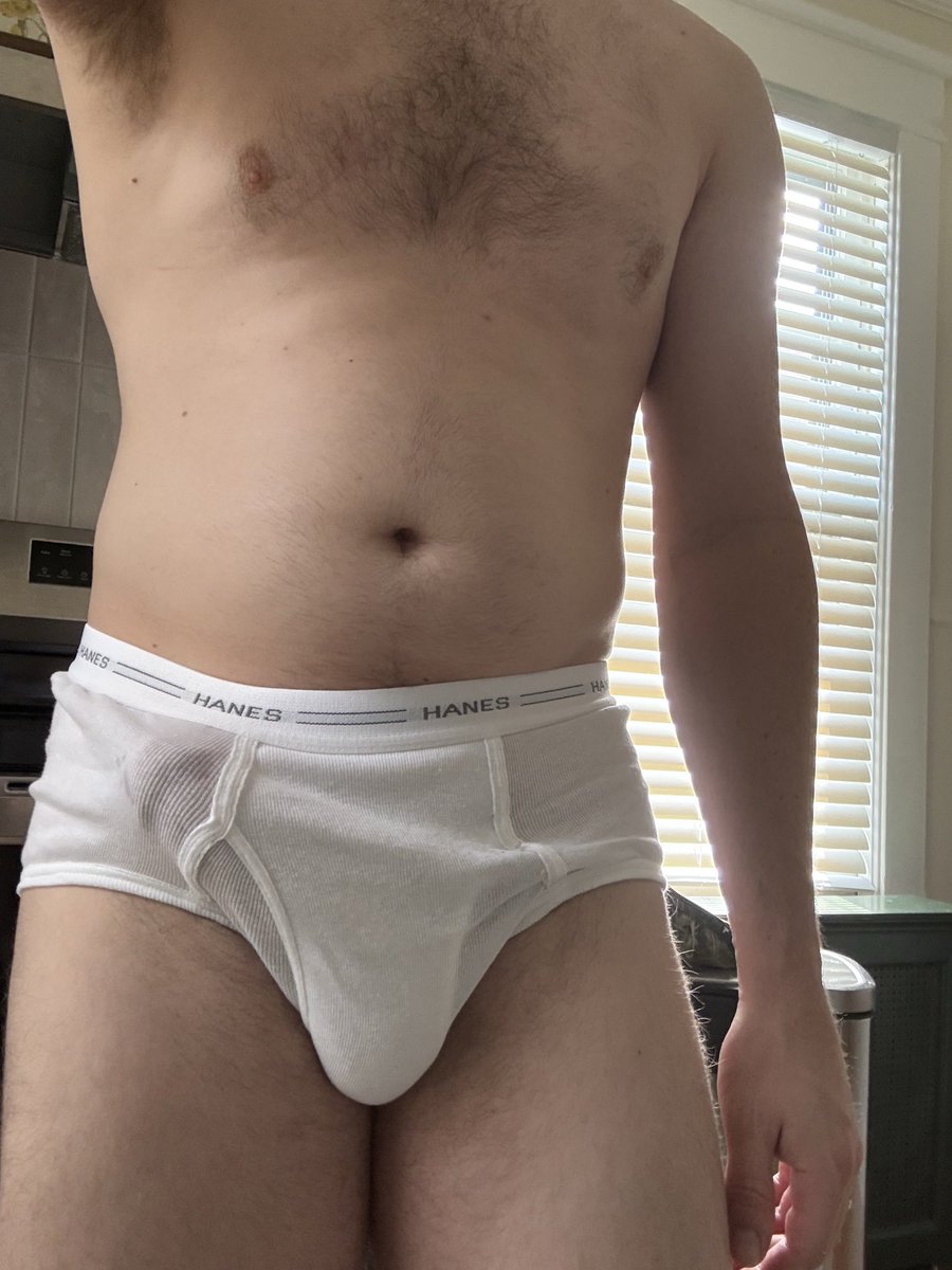 martinsbriefs's tweet photo. Making breakfast with morning wood https://t.co/wv2lxNw2YF