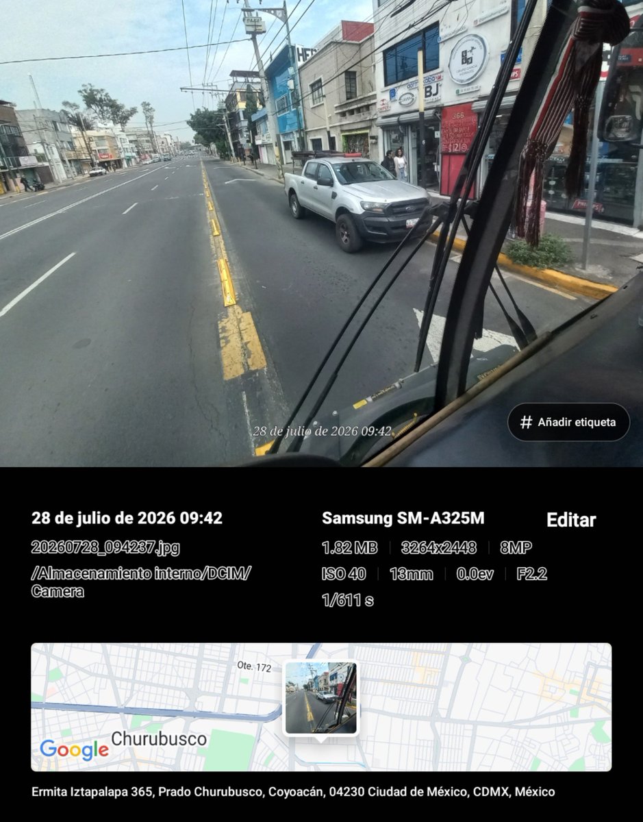 oscargarcia131's tweet photo. @SSC_CDMX @OVIALCDMX @Alc_Iztapalapa Camioneta estacionada obstruyendo el carril de contraflujo sobre Ermita Iztapalapa 365, Prado Churubusco. El negocio local permite recurrentemente que sus clientes se estacionen aquí, generando un riesgo vial grave. ¡Urgente su apoyo! https://t.co/TezIl7EoGv