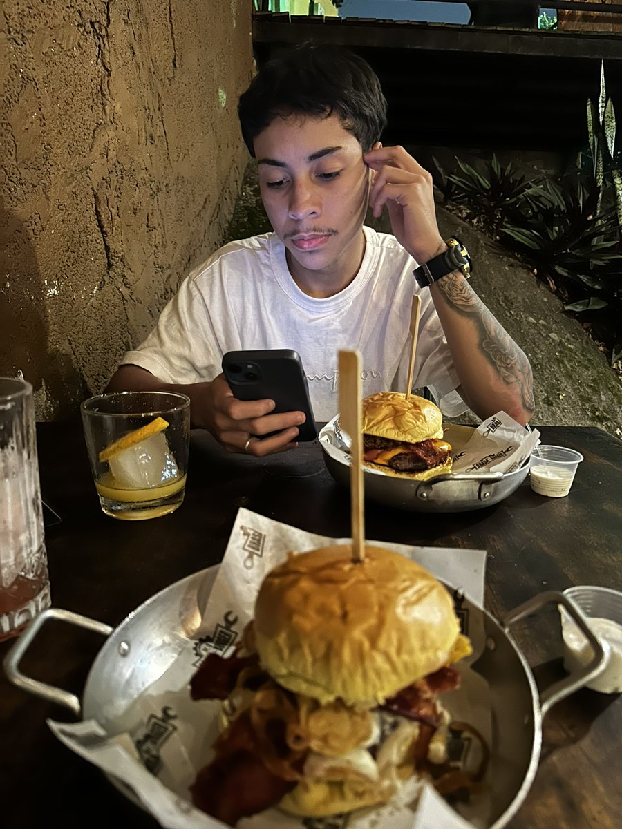 leafaelly's tweet photo. Eu iria pra Vila Velha todo dia com ele 🥲 https://t.co/FGcAd280Gt