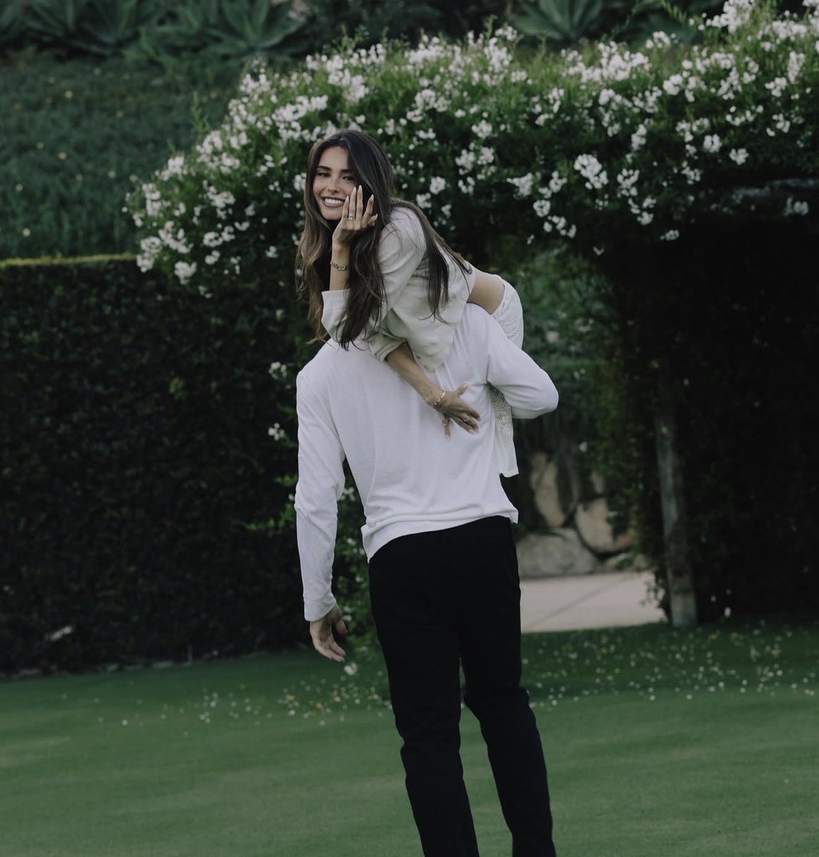 lustforllana's tweet photo. MADISON ENGAGGGGEDDD https://t.co/LMwmnbbIdw