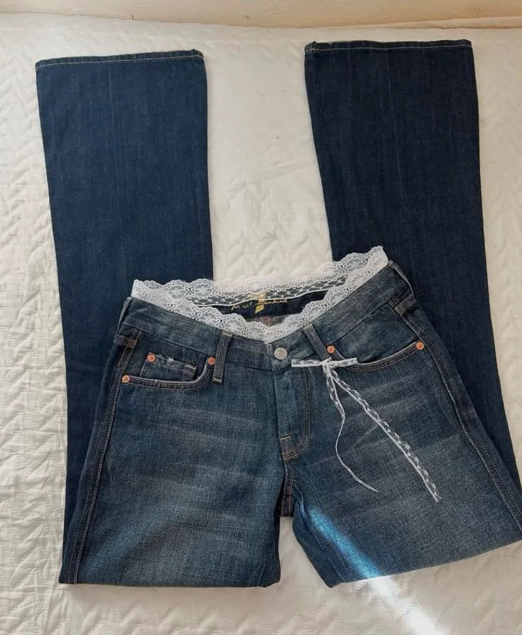 archivedlooks's tweet photo. Lace + jeans https://t.co/OS1qgoUxvw