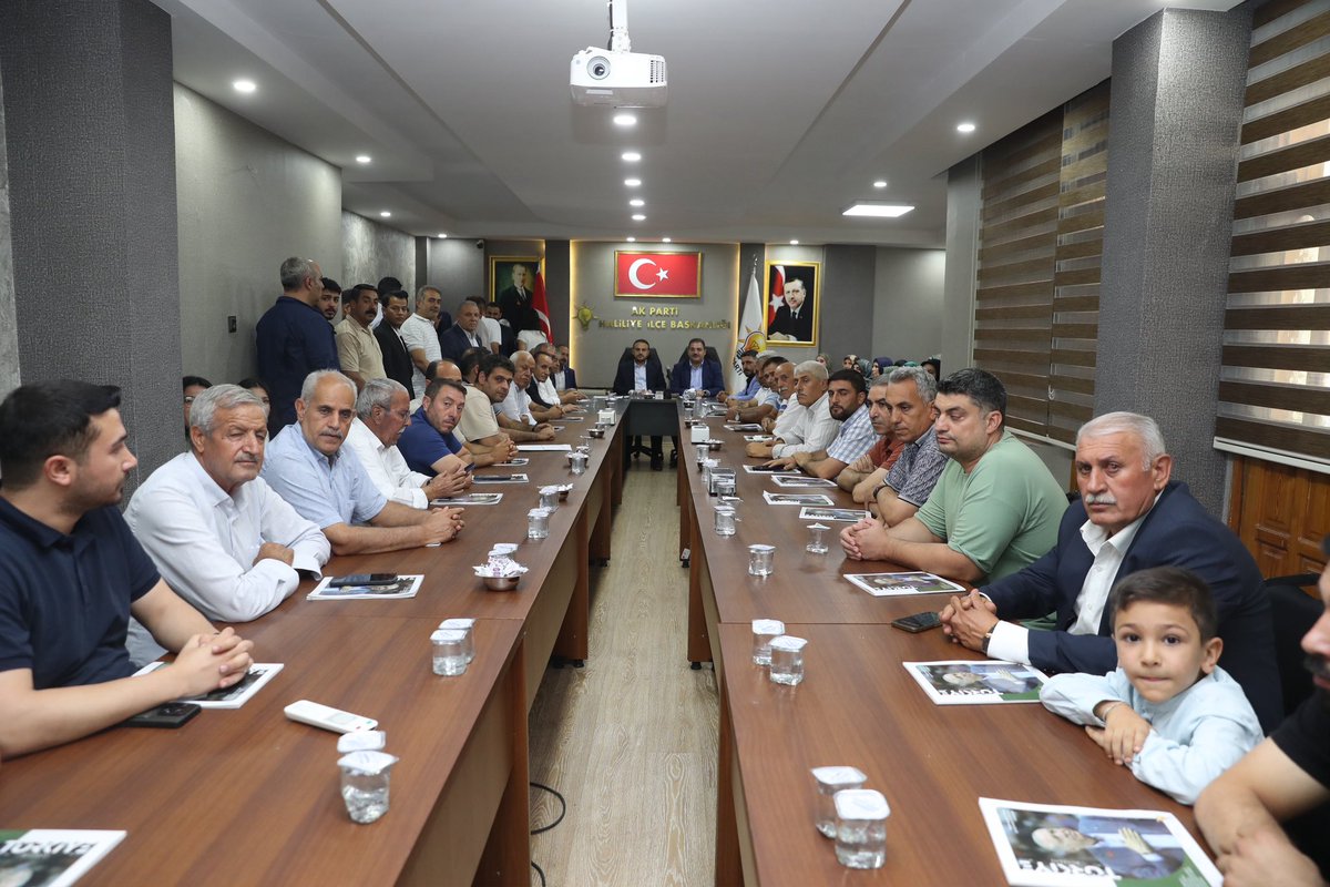 mcanpolatnet's tweet photo. AK Parti Haliliye İlçe Başkanımız Sn. Mustafa Bağmancı, İlçe Koordinatörümüz Sn. Serhat Akayalp, İlçe Kadın Kolları Başkanımız Sn. Fatma Ocak, İlçe Gençlik Kolları Başkanımız Sn. Mehmet Doğan Salar, ana kademe mahalle başkanlarımız ve kıymetli teşkilat mensuplarımızla AK Parti Haliliye İlçe Başkanlığımızda bir araya geldik.

Birlik ve beraberlik içerisinde Haliliye’miz için aynı azim ve kararlılıkla çalışmaya devam ediyoruz.

Davamıza gönül veren, gece gündüz demeden emek veren tüm teşkilat mensuplarımıza teşekkür ediyorum.

@mbagmanci63